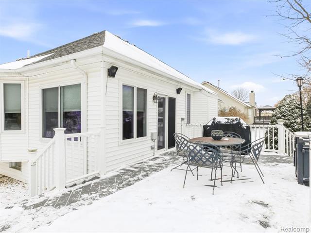 Builiding view five for 3188 Fanone, Port Huron, MI. 48060