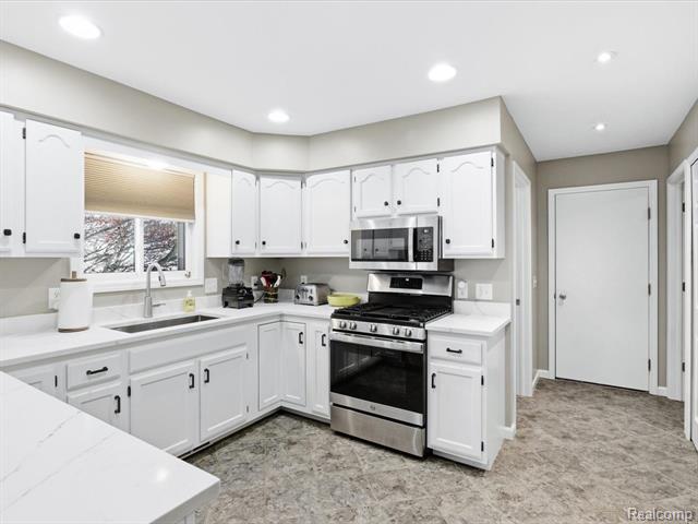 Builiding view fourteen for 3188 Fanone, Port Huron, MI. 48060