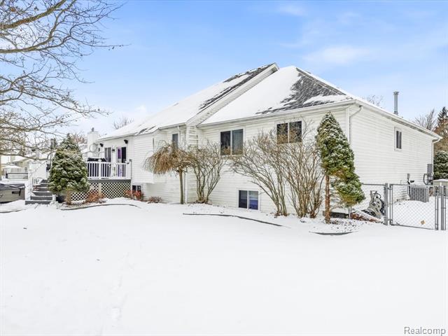 Builiding view six for 3188 Fanone, Port Huron, MI. 48060