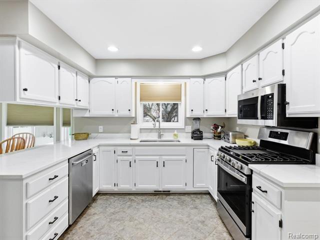 Builiding view thirteen for 3188 Fanone, Port Huron, MI. 48060