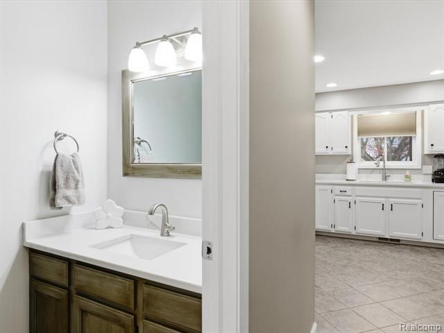 Builiding view twenty five for 3188 Fanone, Port Huron, MI. 48060