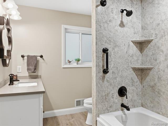 Builiding view twenty four for 3188 Fanone, Port Huron, MI. 48060