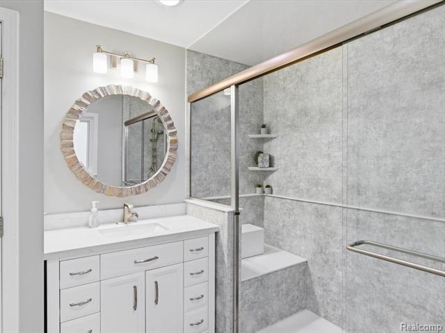 Builiding view twenty one for 3188 Fanone, Port Huron, MI. 48060