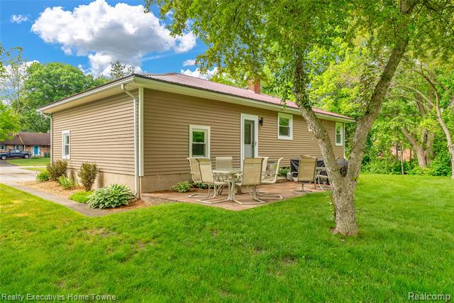 Builiding view thirty five for 2640 Huckleberry, Port Huron, MI. 48060