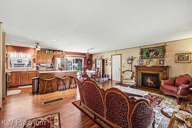 Builiding view five for 2346 Riverwood, Port Huron, MI. 48060