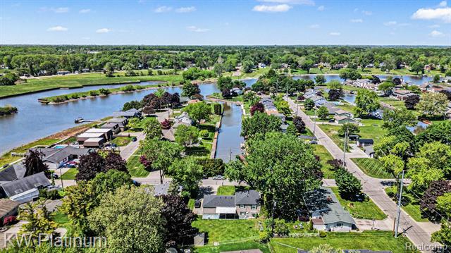 Builiding view thirty three for 2346 Riverwood, Port Huron, MI. 48060