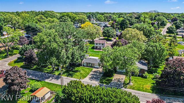 Builiding view thirty for 2346 Riverwood, Port Huron, MI. 48060