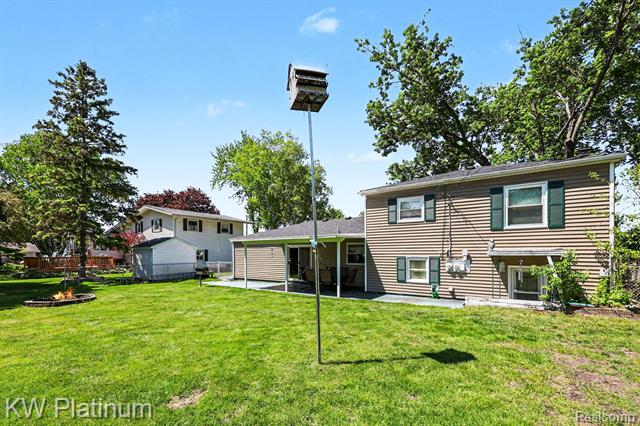 Builiding view twenty eight for 2346 Riverwood, Port Huron, MI. 48060