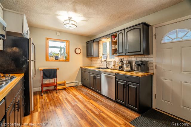 Builiding view fifteen for 3505 Shenandoah, Port Huron, MI. 48060