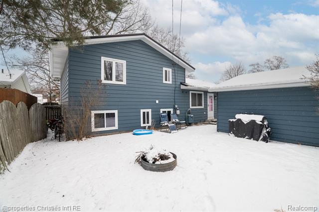 Builiding view forty two for 3505 Shenandoah, Port Huron, MI. 48060