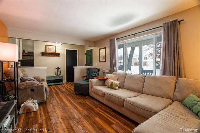 Builiding view ten for 3505 Shenandoah, Port Huron, MI. 48060