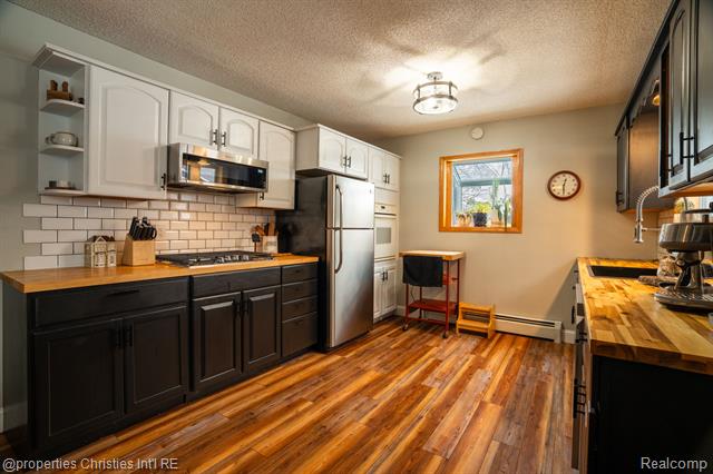 Builiding view thirteen for 3505 Shenandoah, Port Huron, MI. 48060