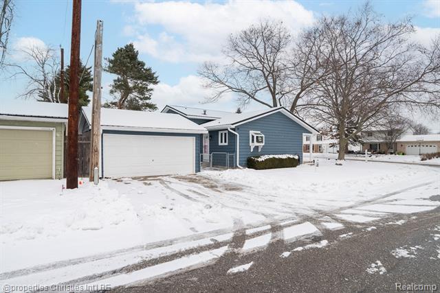 Builiding view thirty eight for 3505 Shenandoah, Port Huron, MI. 48060