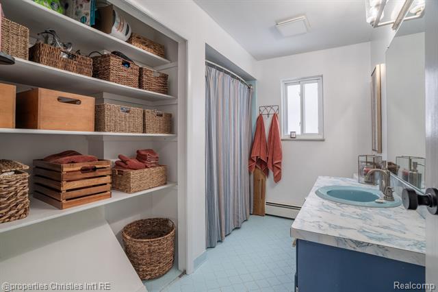 Builiding view twenty six for 3505 Shenandoah, Port Huron, MI. 48060