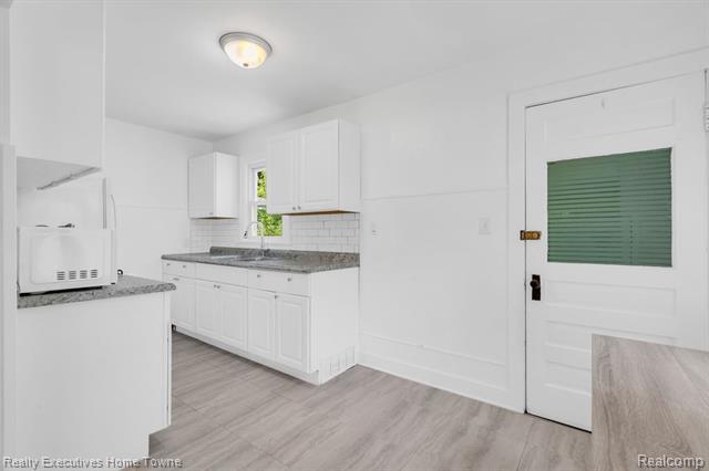 Builiding view eight for 2720 Walnut, Port Huron, MI. 48060
