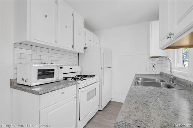 Builiding view ten for 2720 Walnut, Port Huron, MI. 48060