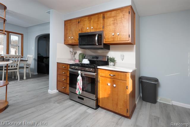 Builiding view eight for 3178 Oakwood, Port Huron, MI. 48060