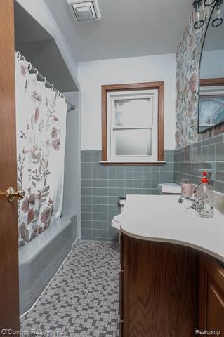 Builiding view thirteen for 3178 Oakwood, Port Huron, MI. 48060