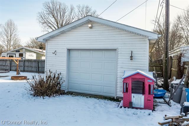 Builiding view twenty six for 3178 Oakwood, Port Huron, MI. 48060