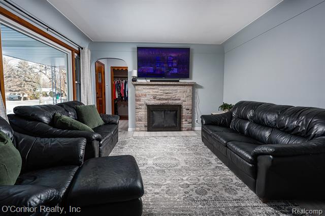 Builiding view two for 3178 Oakwood, Port Huron, MI. 48060