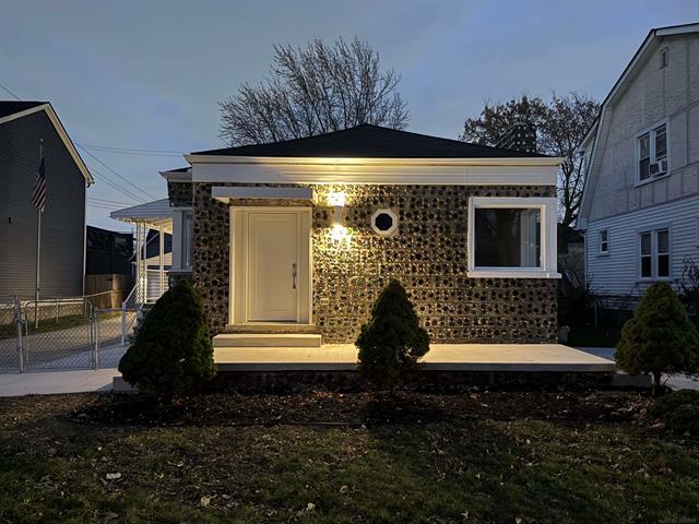 Builiding view forty five for 39 W Elza, Hazel Park, MI. 48030