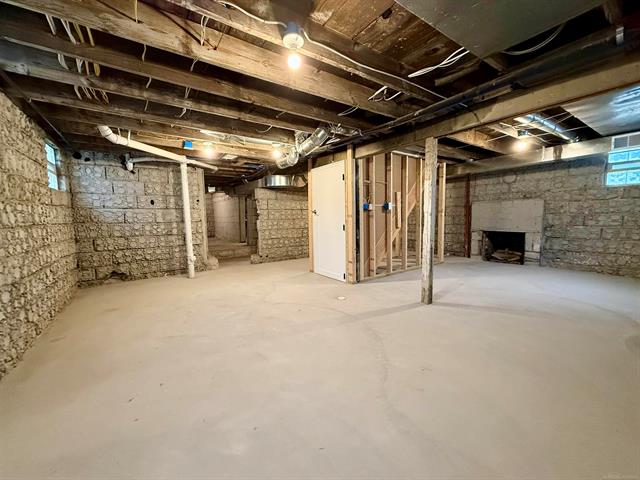 Builiding view forty four for 39 W Elza, Hazel Park, MI. 48030