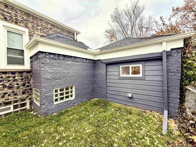 Builiding view forty nine for 39 W Elza, Hazel Park, MI. 48030