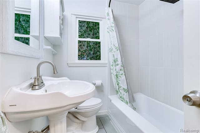 Builiding view eight for 3444 Riverside, Port Huron, MI. 48060