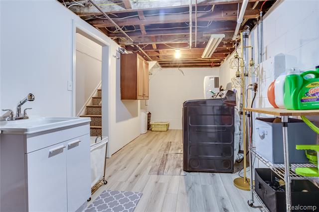 Builiding view fifteen for 3444 Riverside, Port Huron, MI. 48060