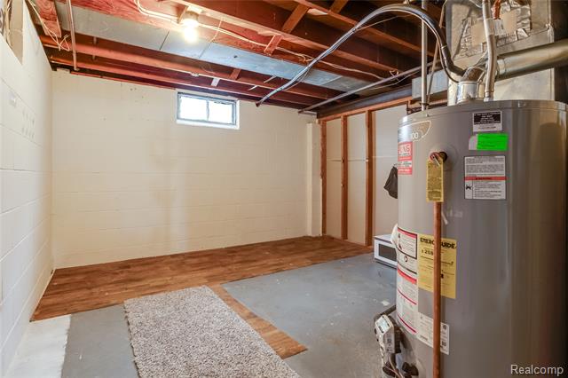 Builiding view fourteen for 3444 Riverside, Port Huron, MI. 48060