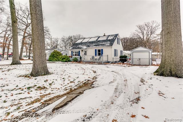 Builiding view thirty two for 3444 Riverside, Port Huron, MI. 48060