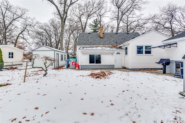 Builiding view twenty eight for 3444 Riverside, Port Huron, MI. 48060