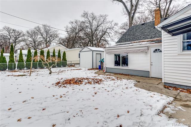 Builiding view twenty nine for 3444 Riverside, Port Huron, MI. 48060