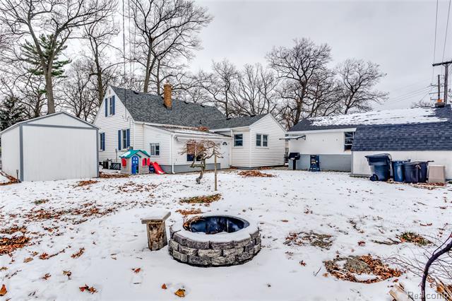 Builiding view twenty seven for 3444 Riverside, Port Huron, MI. 48060