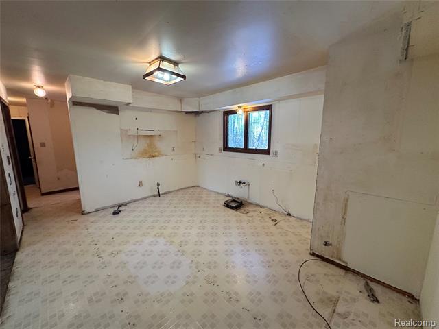 Builiding view six for 4233 State, Fort Gratiot, MI. 48059