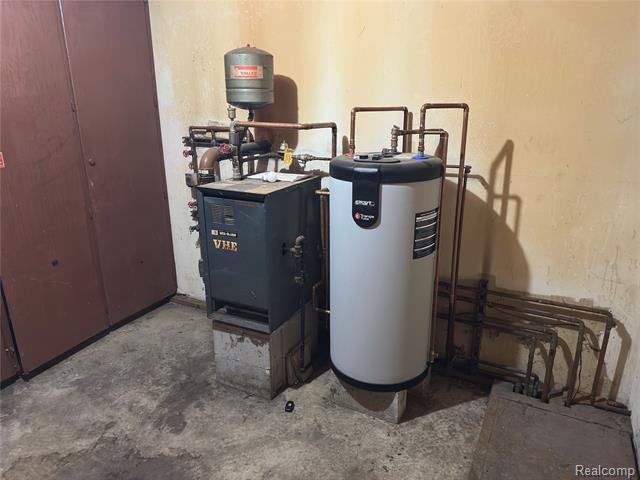 Builiding view twenty one for 4233 State, Fort Gratiot, MI. 48059