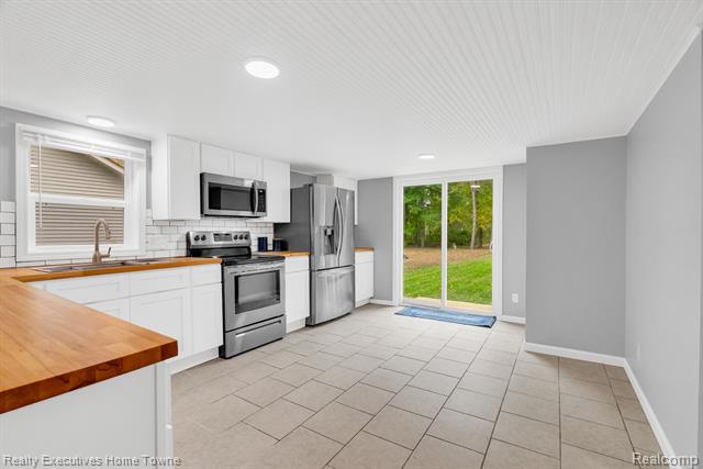 Builiding view eight for 3932 Parker, Fort Gratiot, MI. 48059