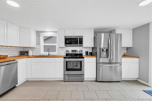 Builiding view nine for 3932 Parker, Fort Gratiot, MI. 48059