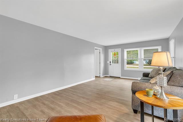 Builiding view seven for 3932 Parker, Fort Gratiot, MI. 48059