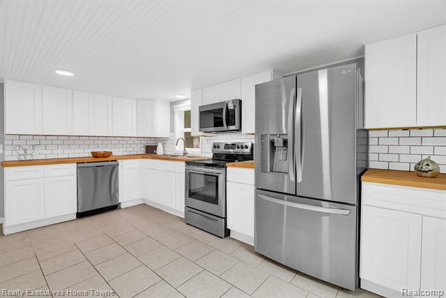 Builiding view ten for 3932 Parker, Fort Gratiot, MI. 48059