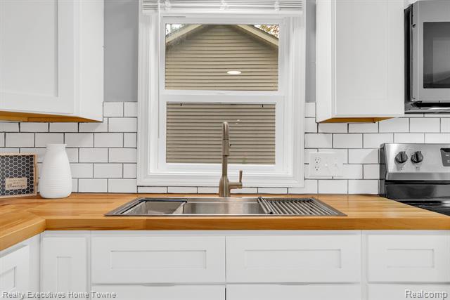 Builiding view thirteen for 3932 Parker, Fort Gratiot, MI. 48059