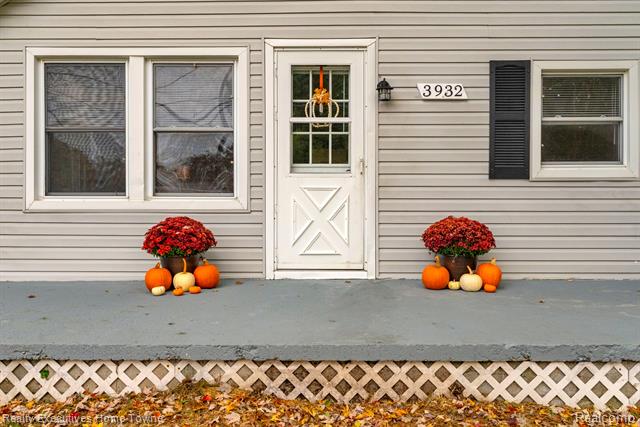 Builiding view thirty two for 3932 Parker, Fort Gratiot, MI. 48059