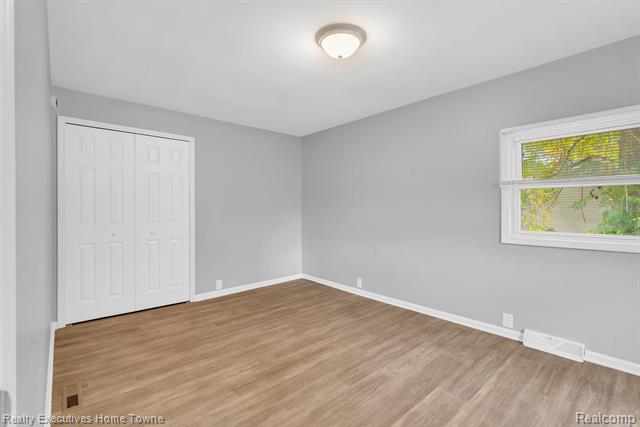 Builiding view twenty one for 3932 Parker, Fort Gratiot, MI. 48059