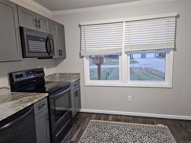 Builiding view eight for 3865 Krafft, Fort Gratiot, MI. 48059