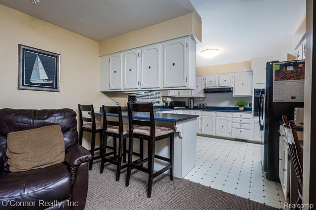 Builiding view eight for 2925 Linda, Port Huron, MI. 48060