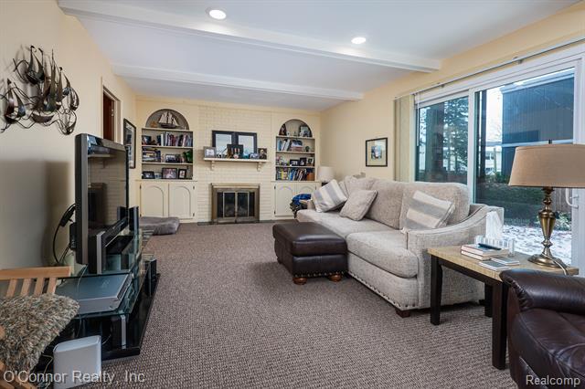 Builiding view four for 2925 Linda, Port Huron, MI. 48060