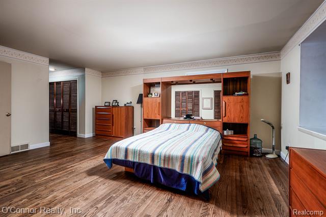 Builiding view seventeen for 2925 Linda, Port Huron, MI. 48060