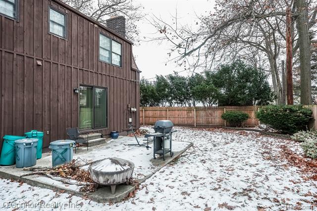 Builiding view thirty one for 2925 Linda, Port Huron, MI. 48060