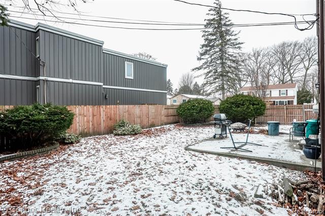 Builiding view thirty three for 2925 Linda, Port Huron, MI. 48060