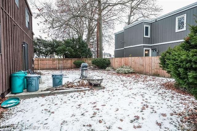 Builiding view thirty two for 2925 Linda, Port Huron, MI. 48060